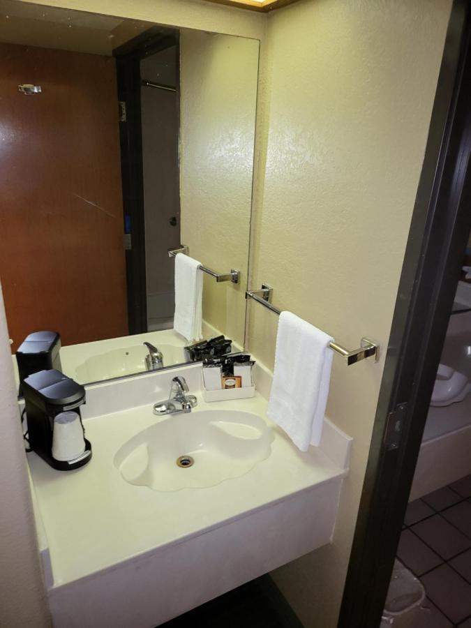 Americas Best Value Inn Pharr/Mcallen Экстерьер фото